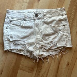 Women’s sz 6 high rise shortie short shorts, white, distressed, American Eagle